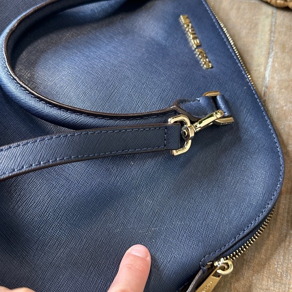 Michael Kors Cindy navy large dome crossbody leather purse with gold hardware - Picture 5 of 17